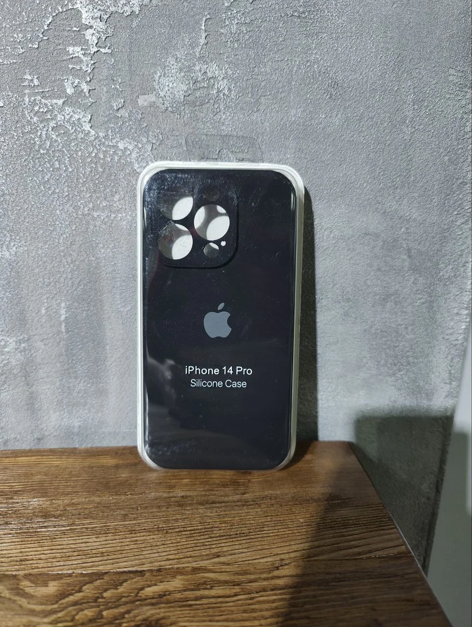 Чехлы для iPhone 14 Pro