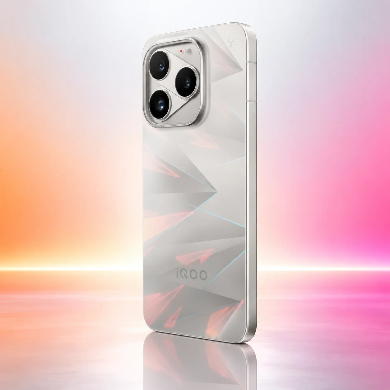 iQOO 16 16/512GB Light Chaser (Голографический серебристый)