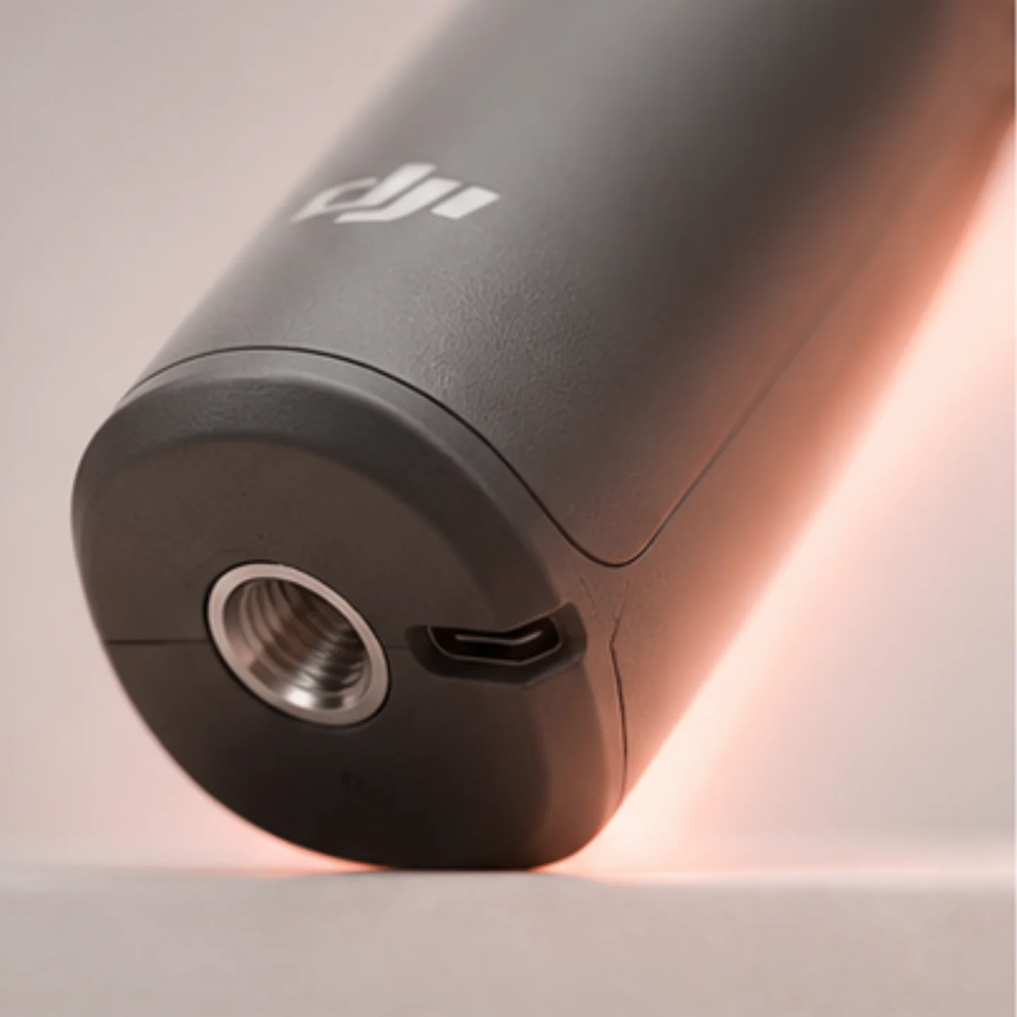 Купить Стабилизатор DJI Osmo Mobile 8 (Device Only) CN Стабилизатор DJI Osmo Mobile 8 (Device Only) CN